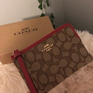 New Signature Coach Wallet